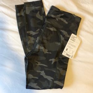 Athleta Ultimate Camo 7/8 tight